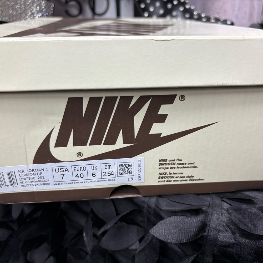 Nike Black and Brown Suede Sneakers Low-Top Design - Picture 5 of 6